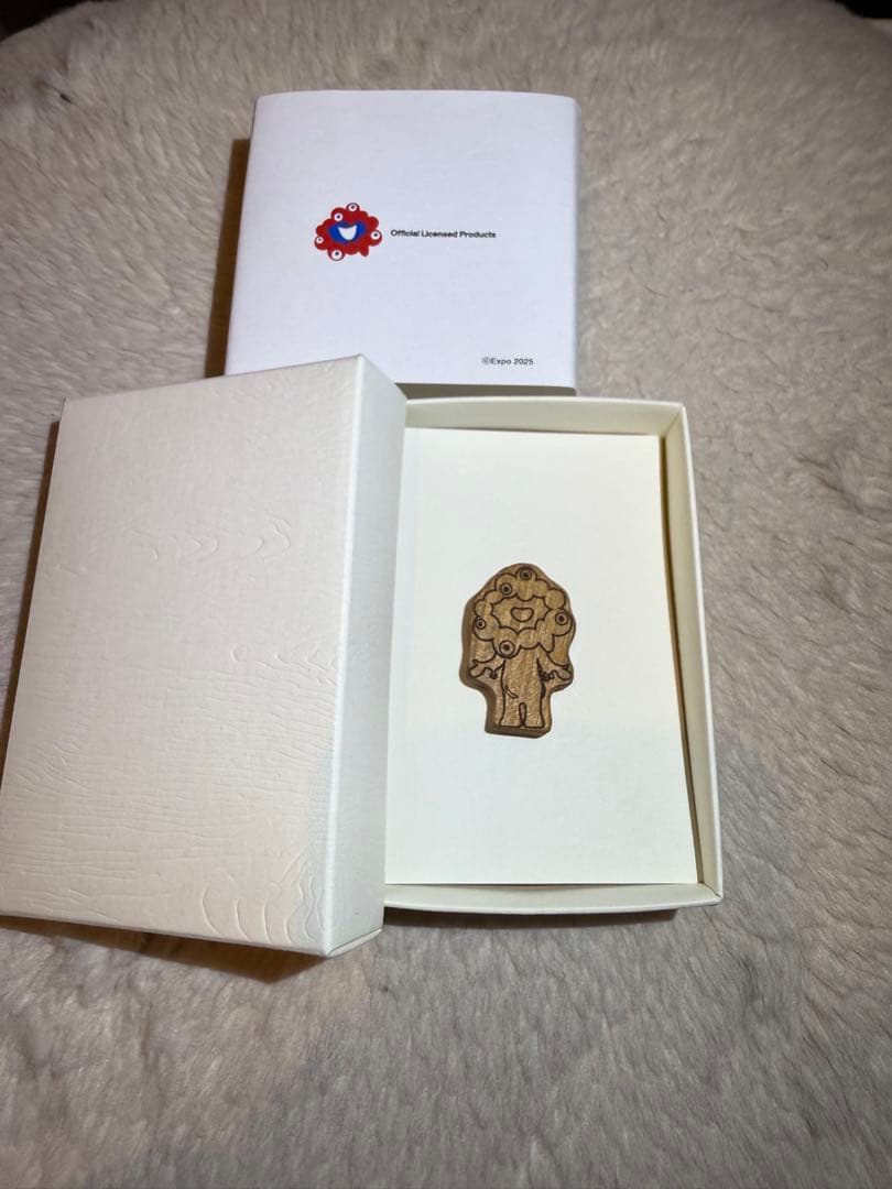 大阪万博　ミャクミャク　ピンバッジ　木製　新品未使用