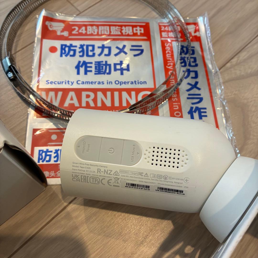 美品　 TAPO 防犯カメラ　ソーラーパネル付き　2KQHD