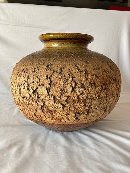壺　美濃焼　外径34cm  鬼肌