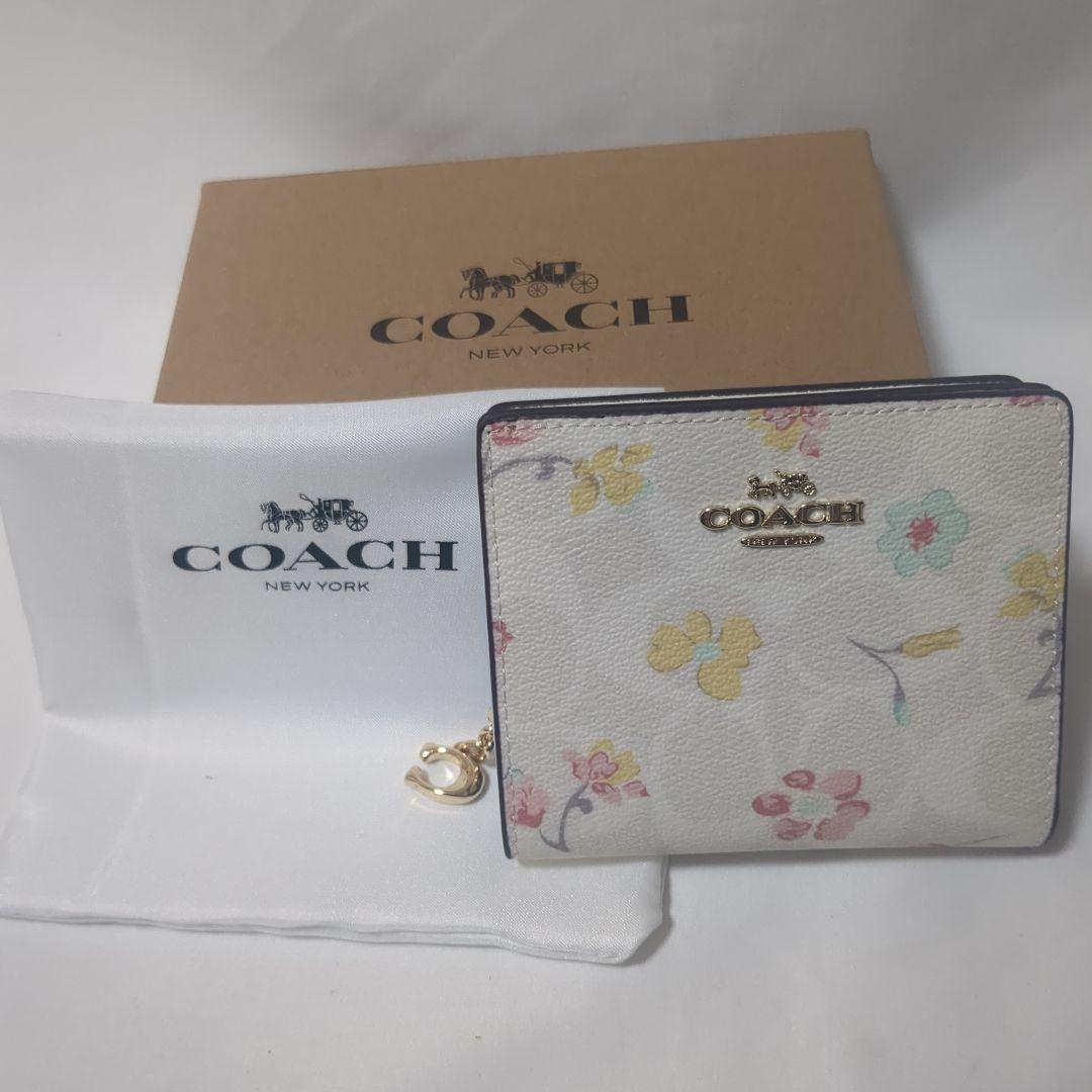 新品✨️ COACH 折り財布　二つ折り　花柄　コンパクト 箱付き 最終お値下‼