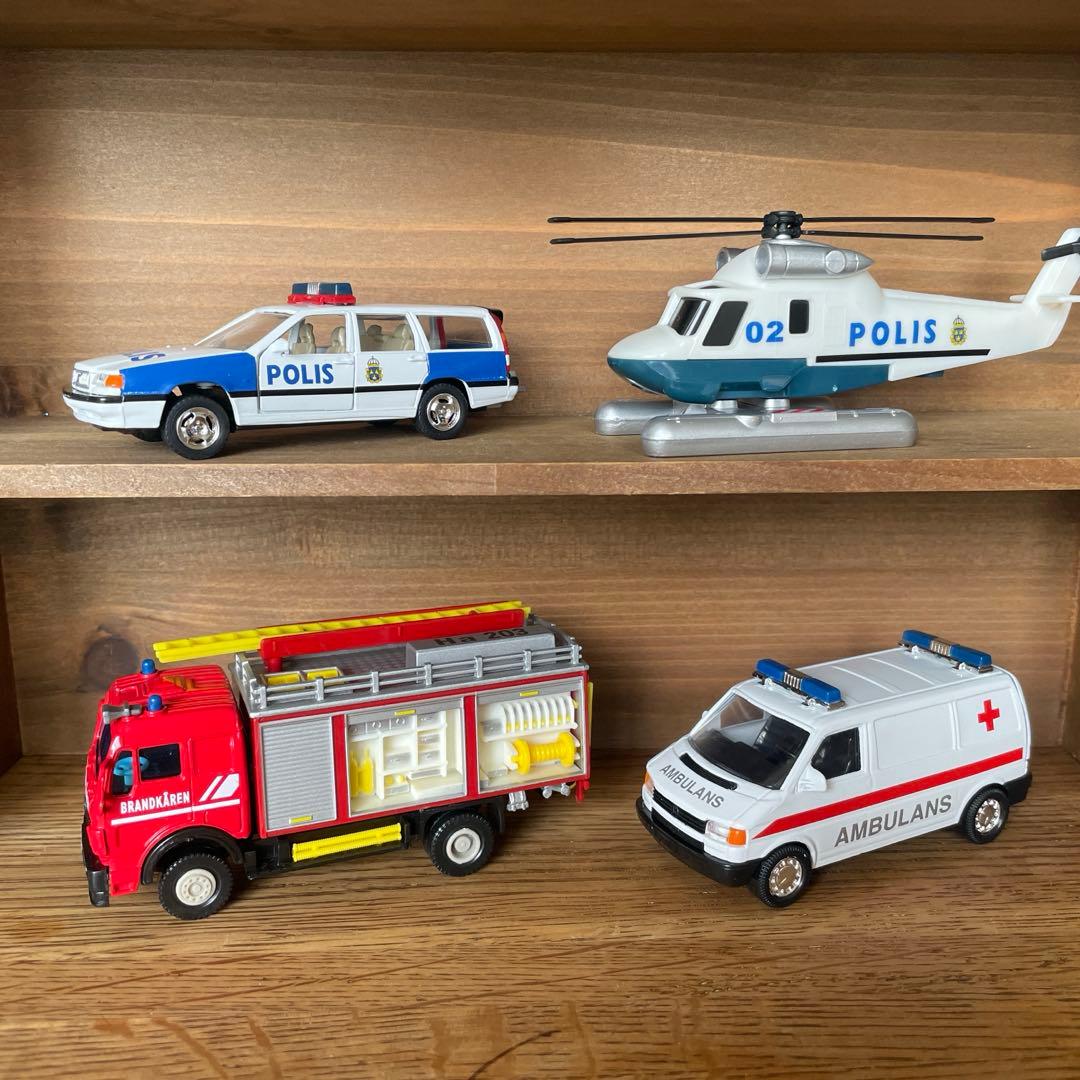 ボルボ　パトカー　ミニカー