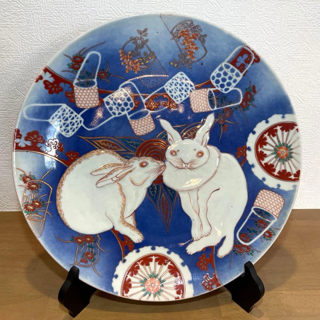 古伊万里　金彩　色絵皿　白抜き技法　兎　花籠　雪輪　大皿