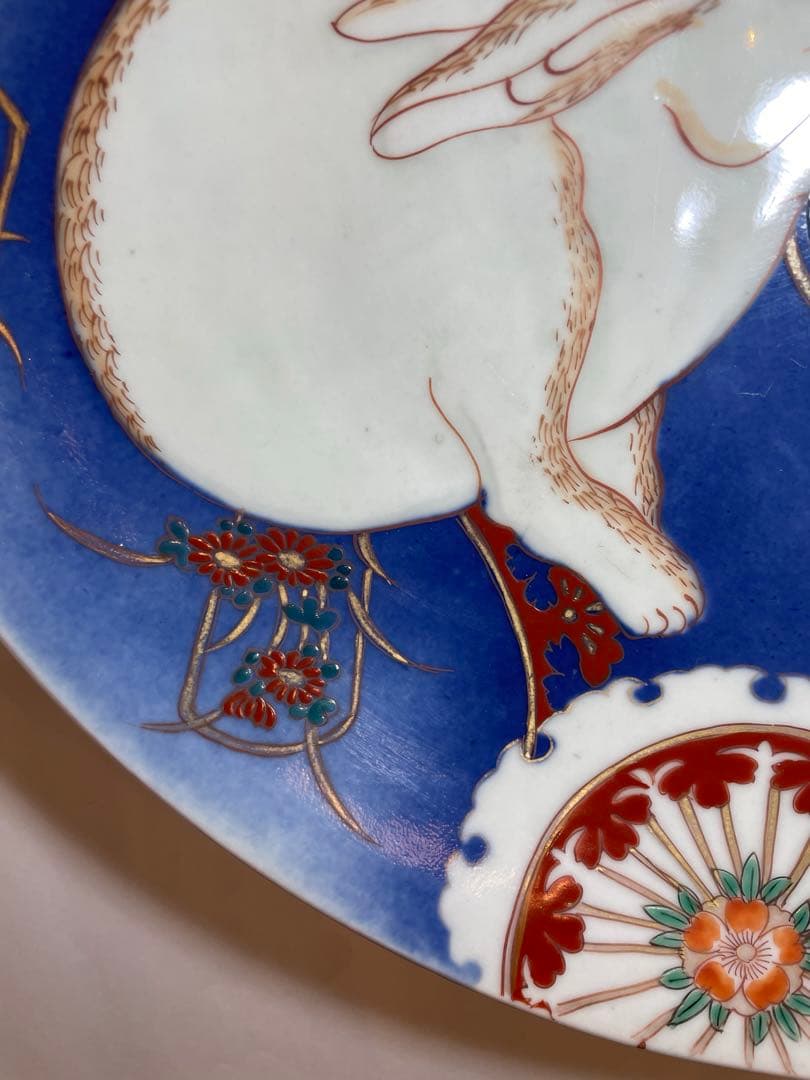 古伊万里　金彩　色絵皿　白抜き技法　兎　花籠　雪輪　大皿