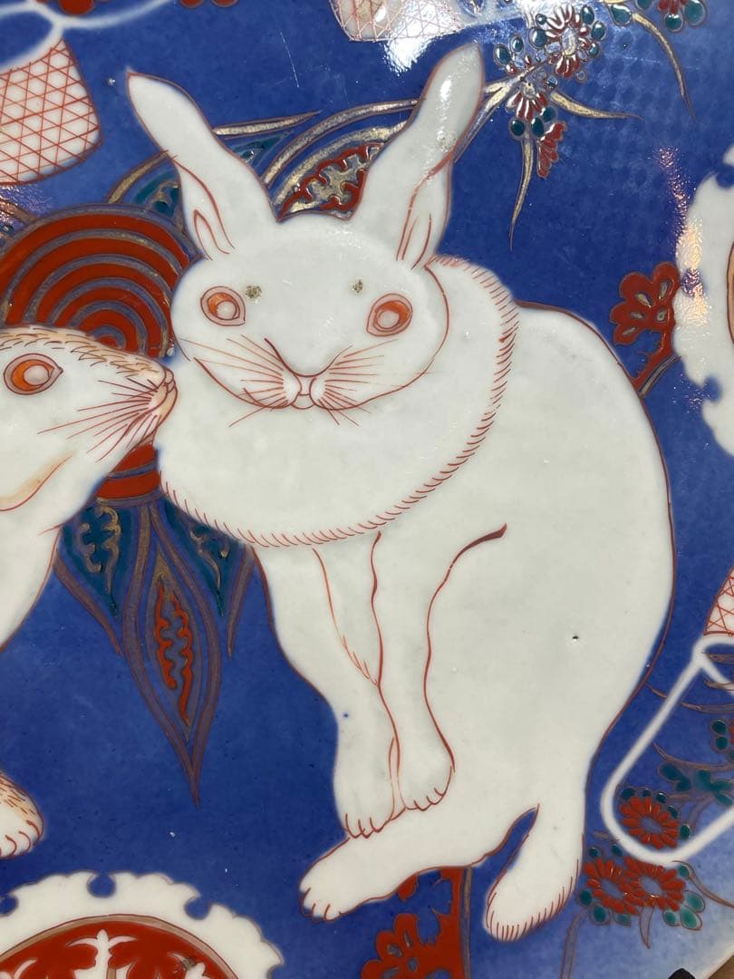 古伊万里　金彩　色絵皿　白抜き技法　兎　花籠　雪輪　大皿