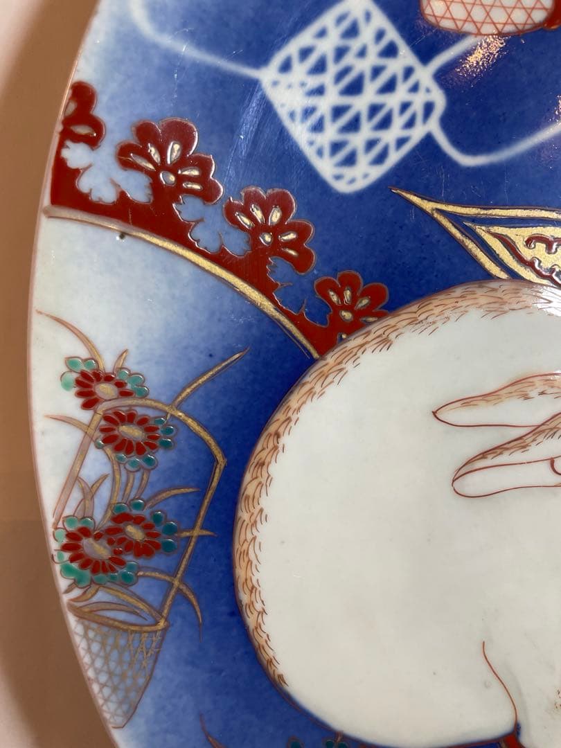 古伊万里　金彩　色絵皿　白抜き技法　兎　花籠　雪輪　大皿