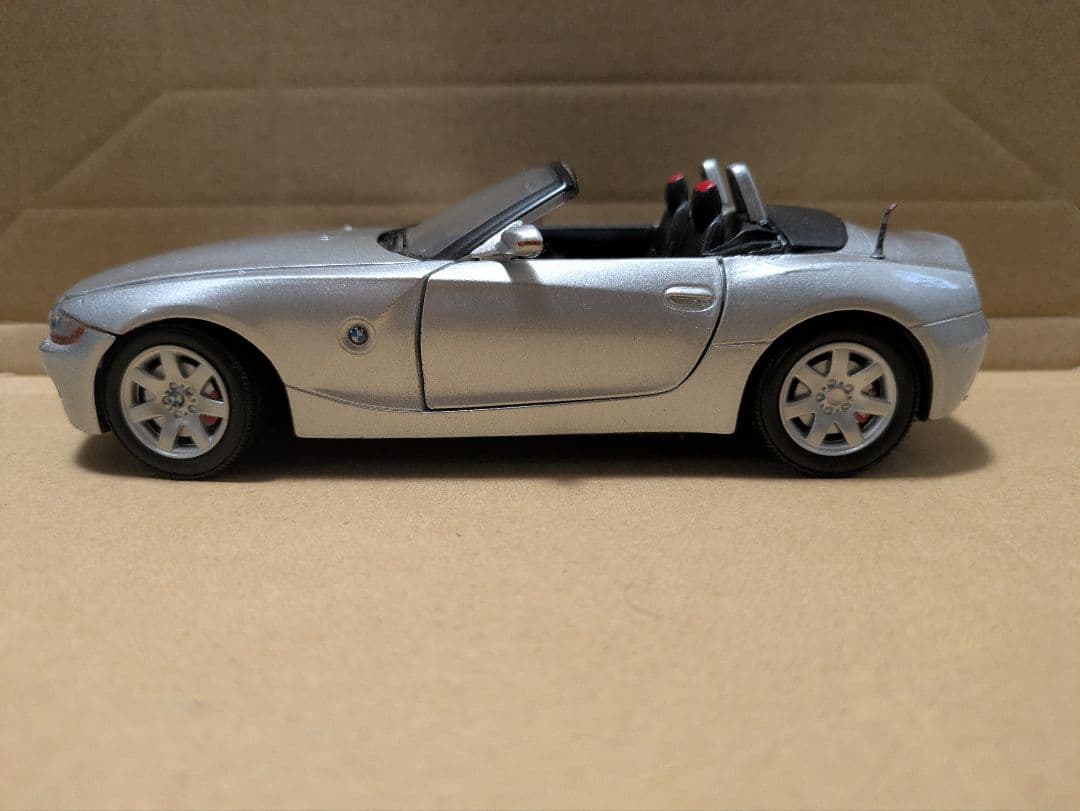 BMW Z4 シルバー　ミニカー　1/24