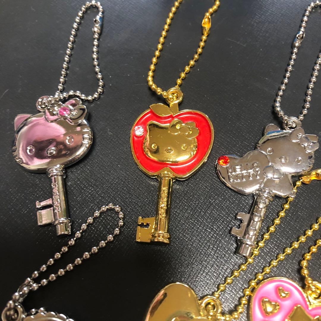 2012年　ハローキティちゃん　鍵型　キーマスコット　チャーム　キーホルダー