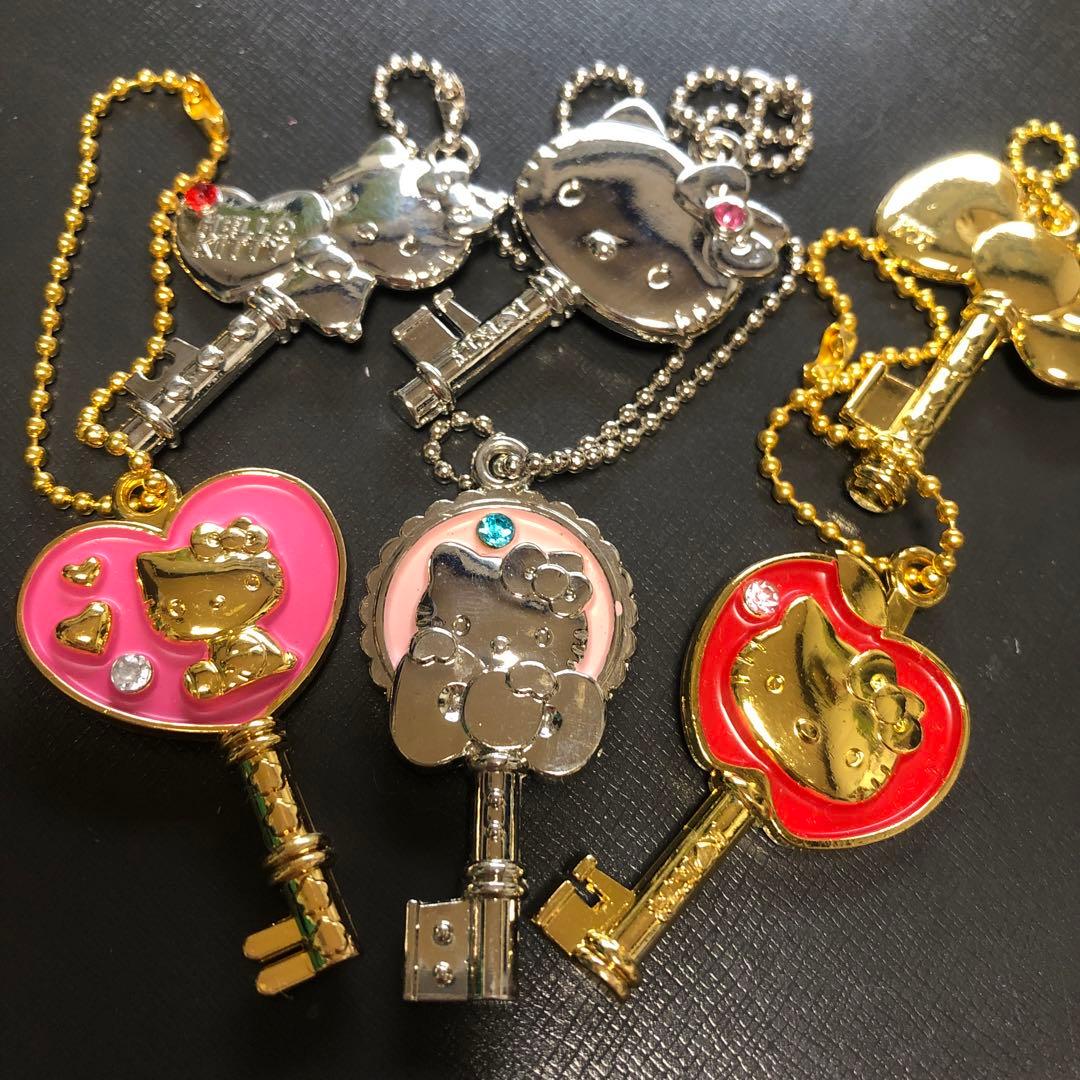 2012年　ハローキティちゃん　鍵型　キーマスコット　チャーム　キーホルダー