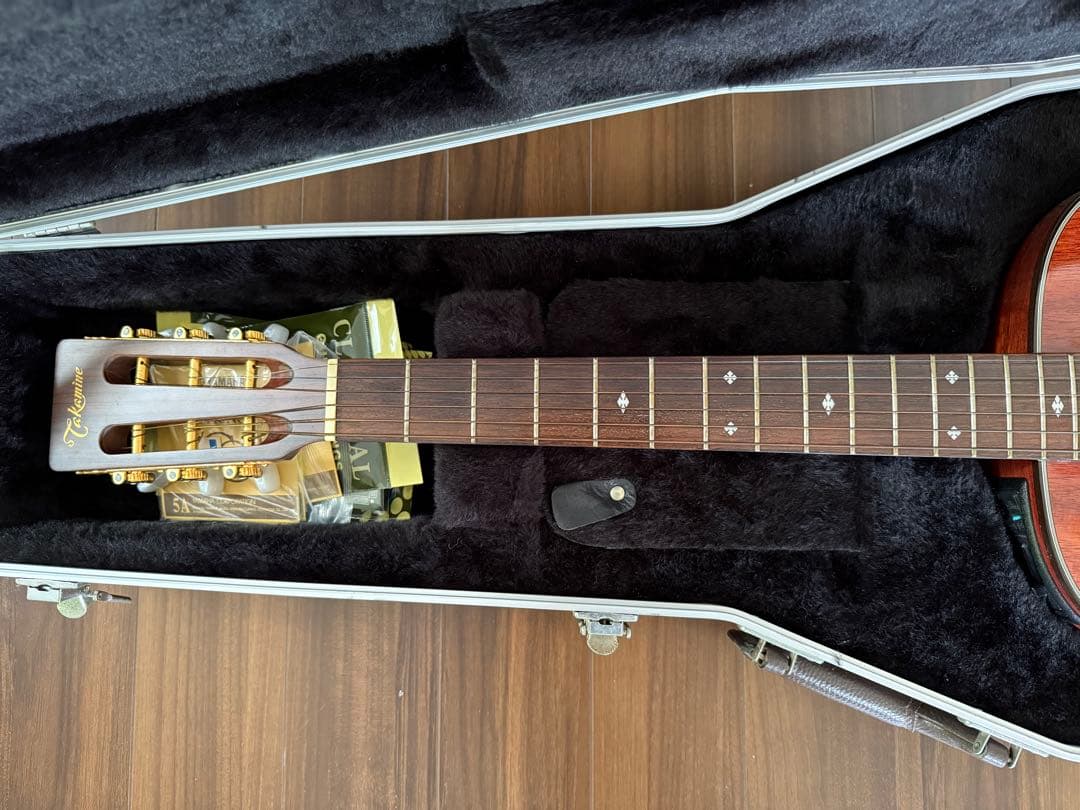 Takamine エレクトリカルアコースティックギター　PT407