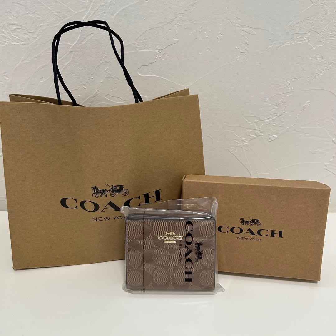新品 COACH 財布 二つ折り財布 カーキ×レッドウッド シグネチャー コーチ