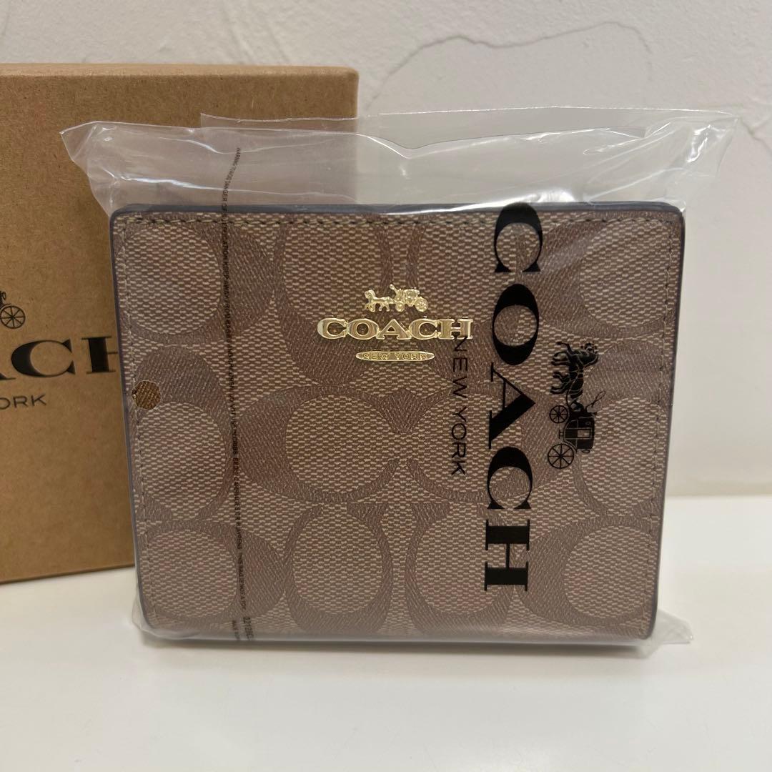 新品 COACH 財布 二つ折り財布 カーキ×レッドウッド シグネチャー コーチ