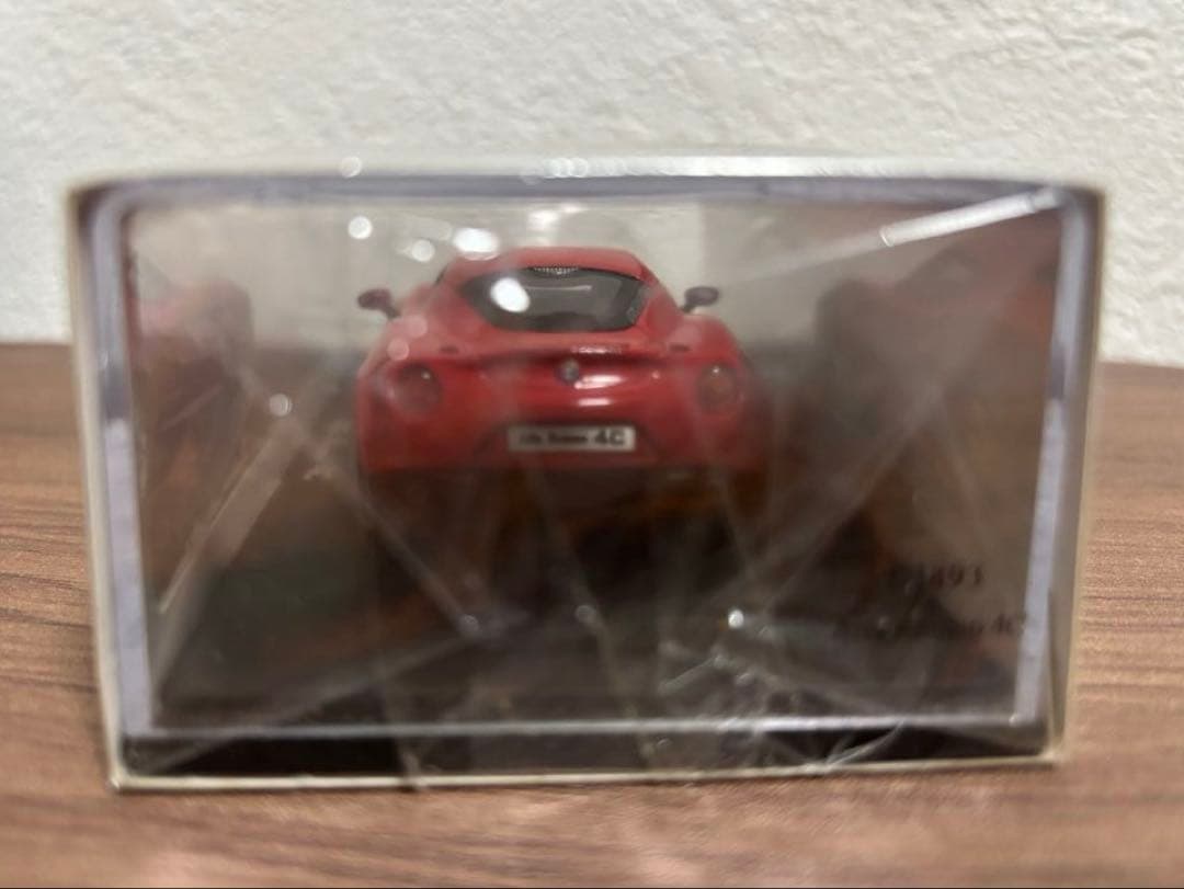 Alfa Romeo 4C ミニカー 1/43 スケール