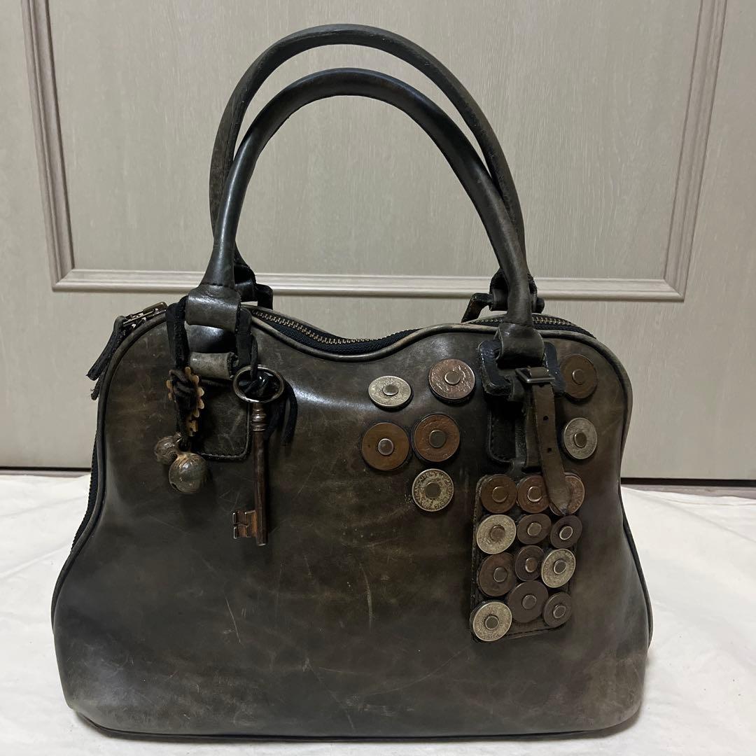 CHRISTIAN PEAU チャーム付きレザーバッグ