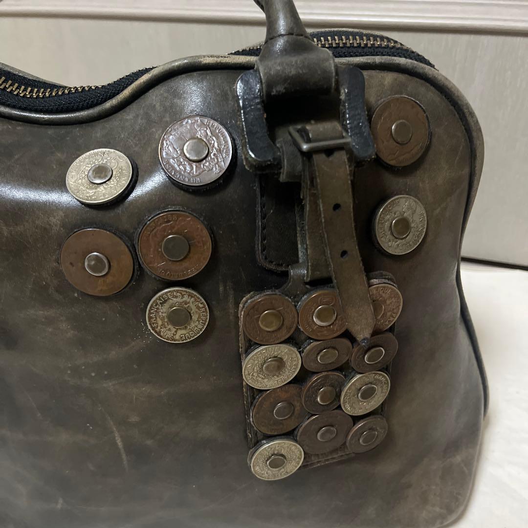 CHRISTIAN PEAU チャーム付きレザーバッグ