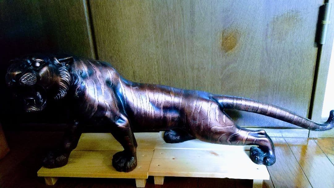 蓮ちゃんの巨大.虎の置物.約65cm位吠える姿勢.金属製