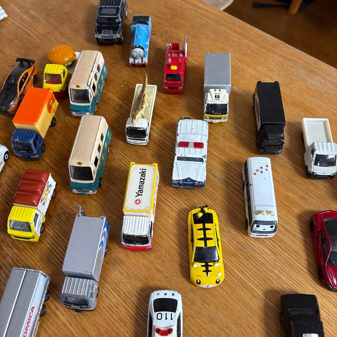 トミカ とミニカー多数と収納ケース70台