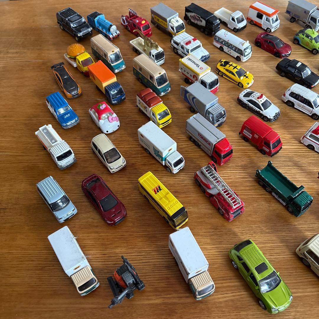 トミカ とミニカー多数と収納ケース70台