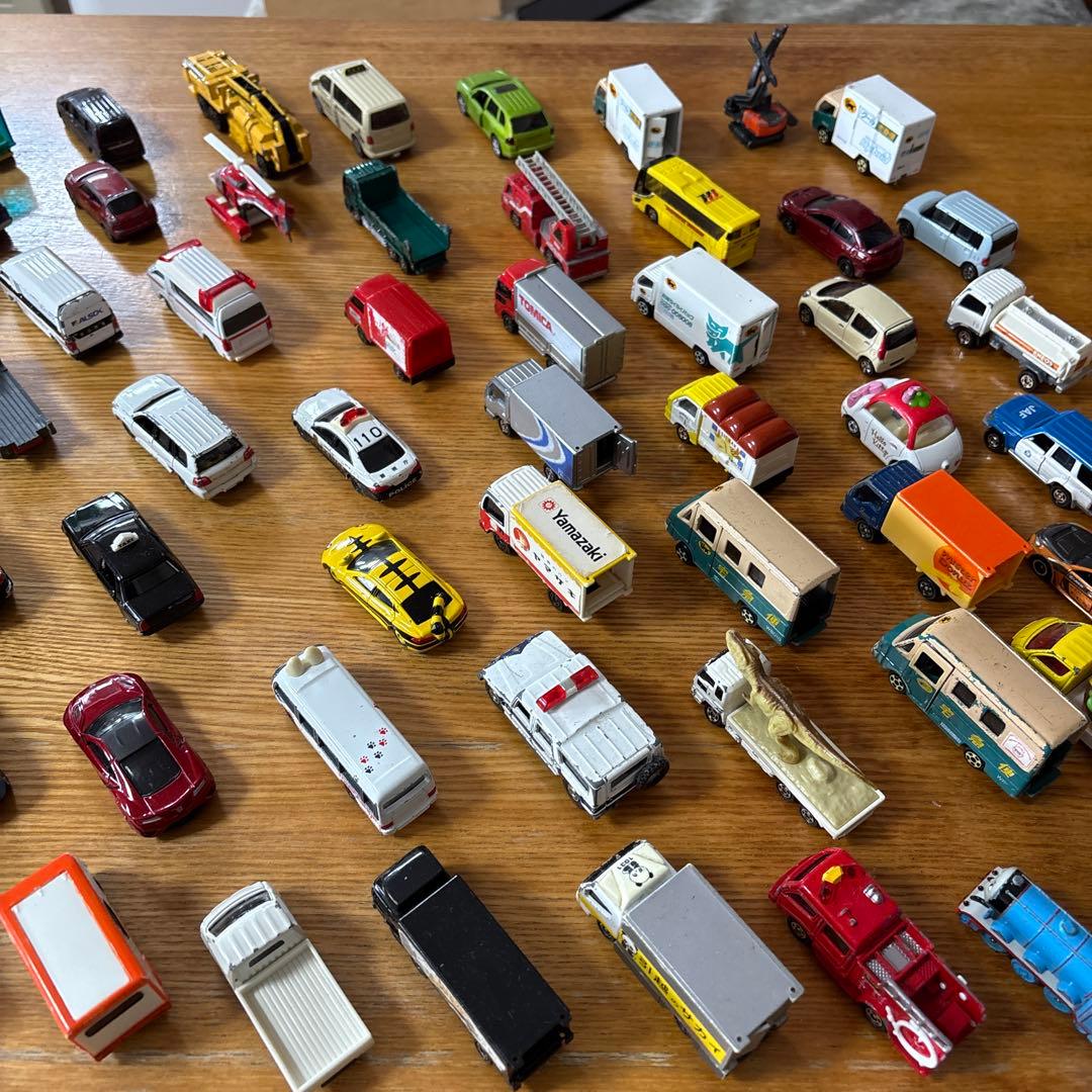 トミカ とミニカー多数と収納ケース70台