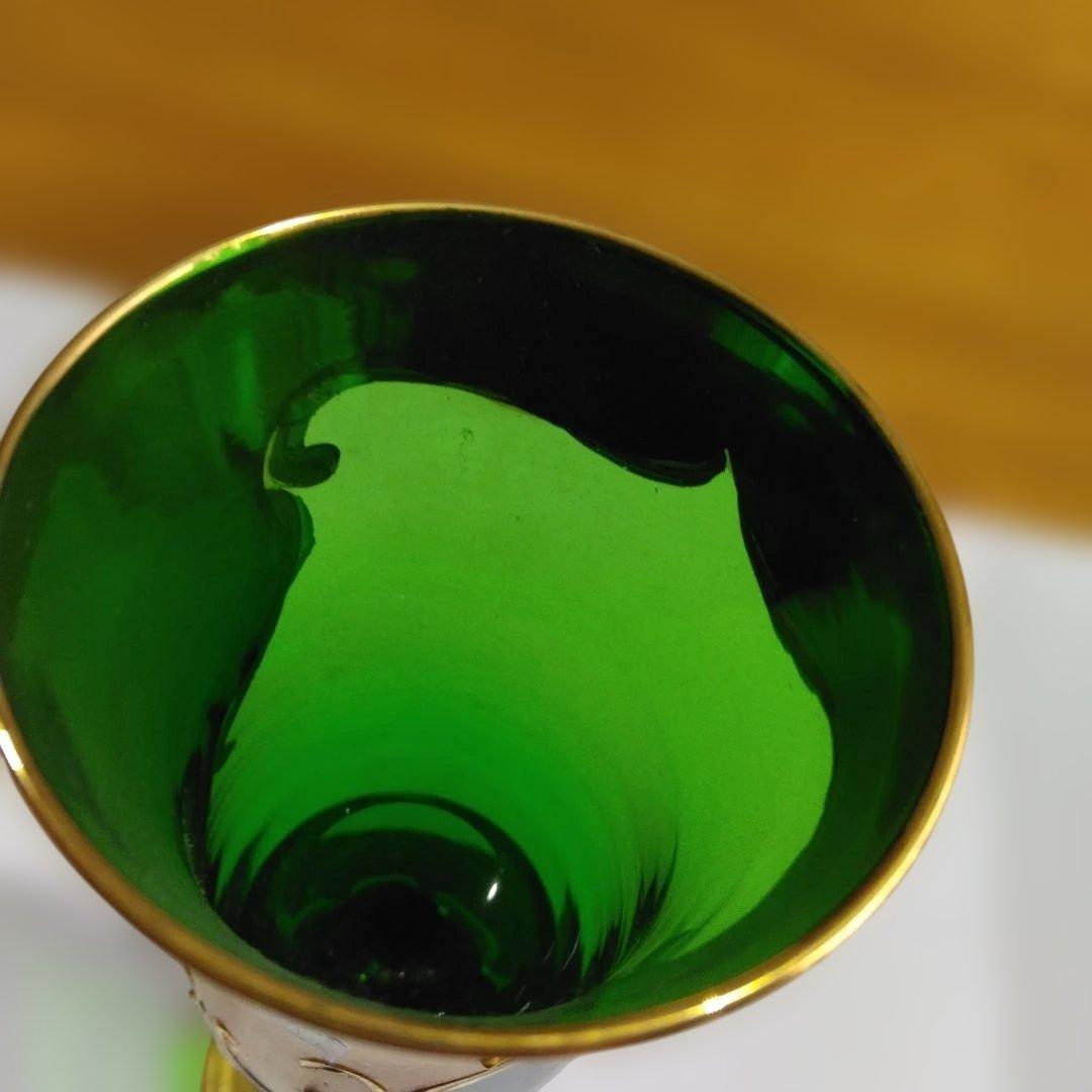 新品未使用　ベネチアグラス　花柄装飾の緑と金のガラスグラス