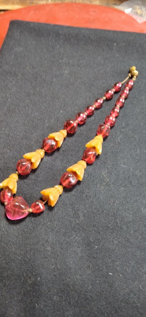 アンティーク　パリで求めたベークライトのネックレス