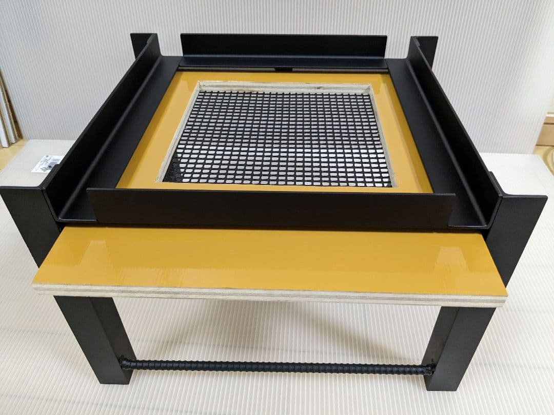 重箱式巣箱台　4台　２９０ミリ用　ニホンミツバチ　鉄製台