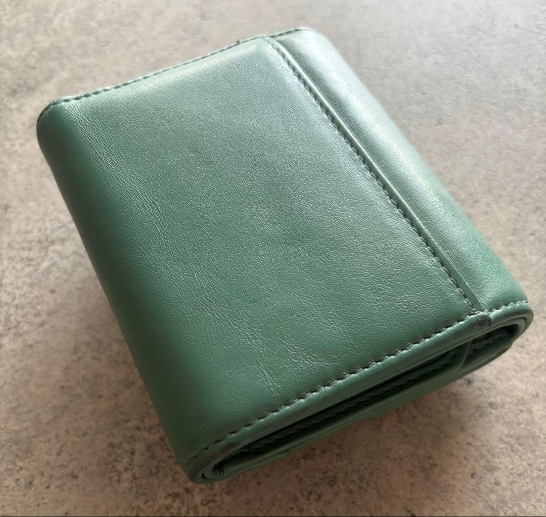 miu miu グリーン三つ折り財布