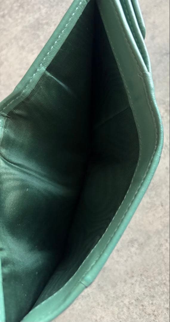 miu miu グリーン三つ折り財布