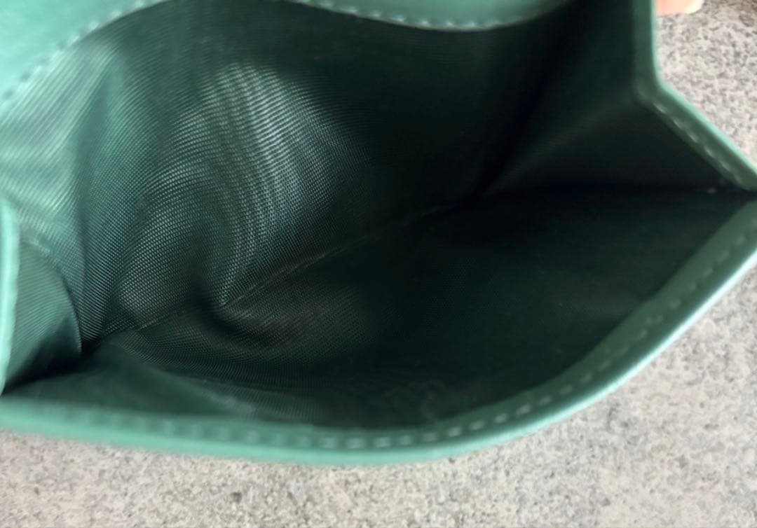 miu miu グリーン三つ折り財布