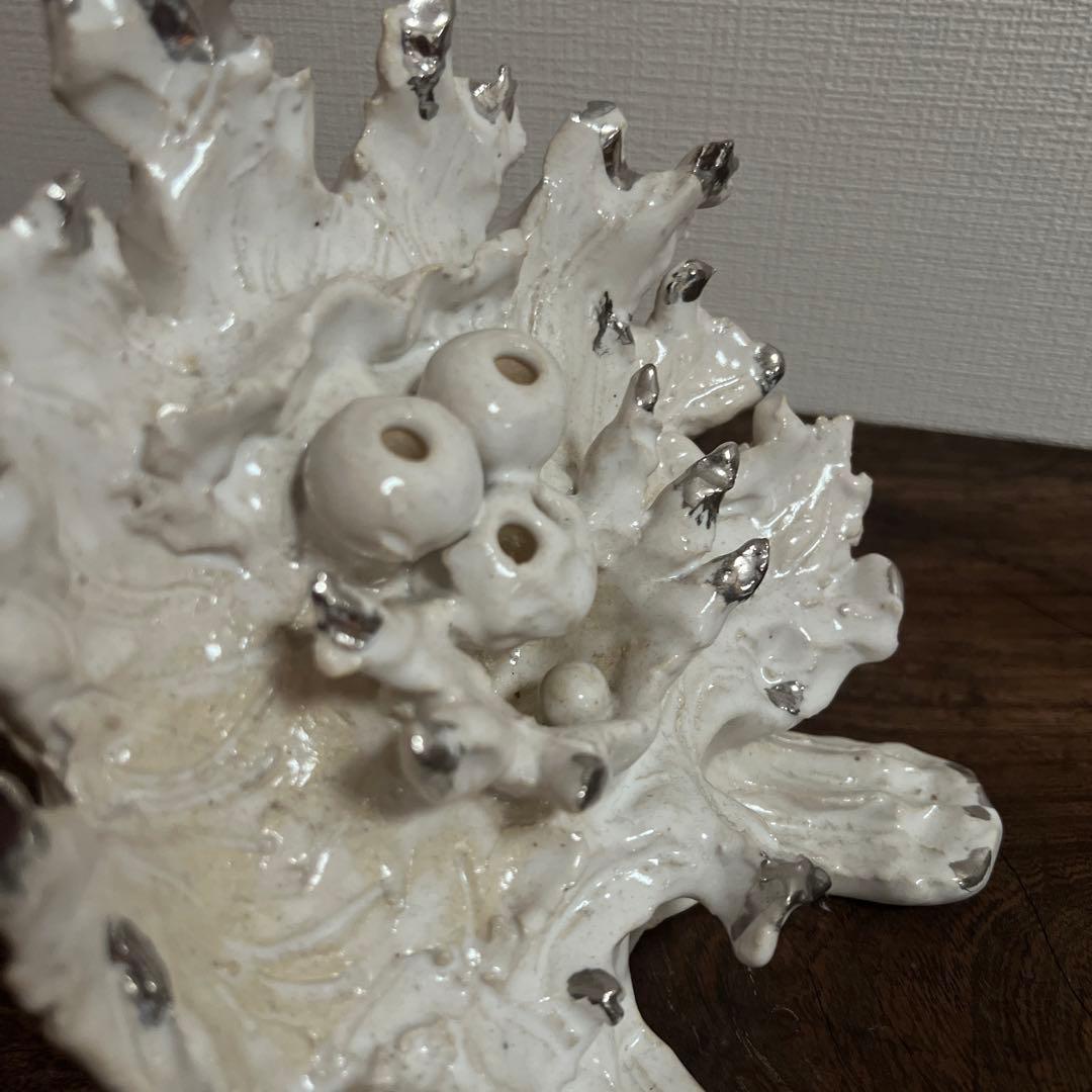 香港現代アートギャラリー 購入 珍しい白い銀彩のシーサー 大嶺工房
