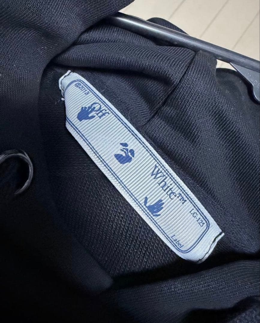 OFF WHITE ブラック パーカー　オフホワイト