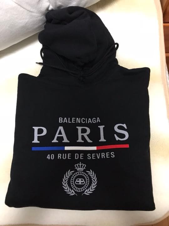 バレンシアガ パーカー xs