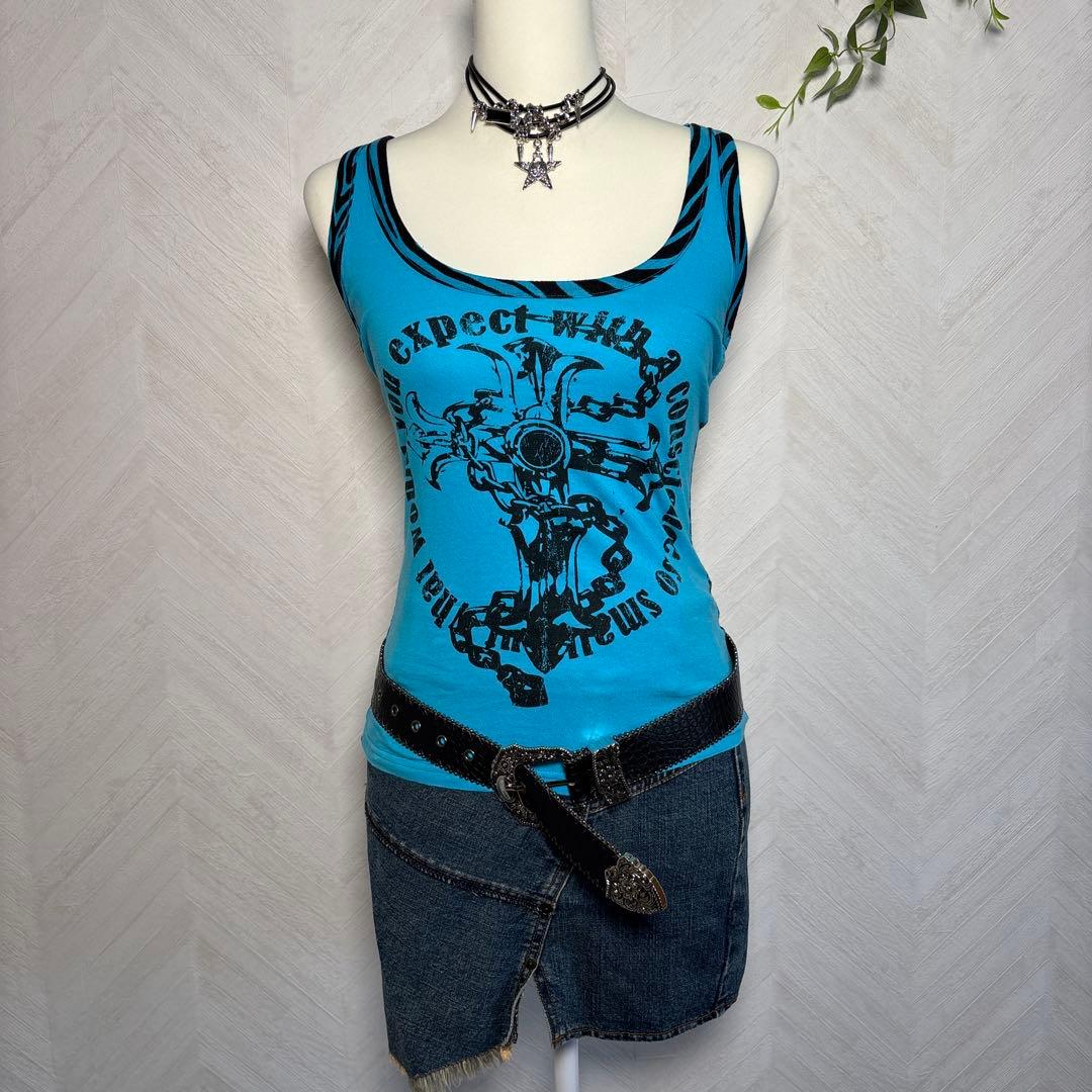 d.i.a. 平成ギャルy2k バックオープンゼブラ柄十字架英字タンクトップ