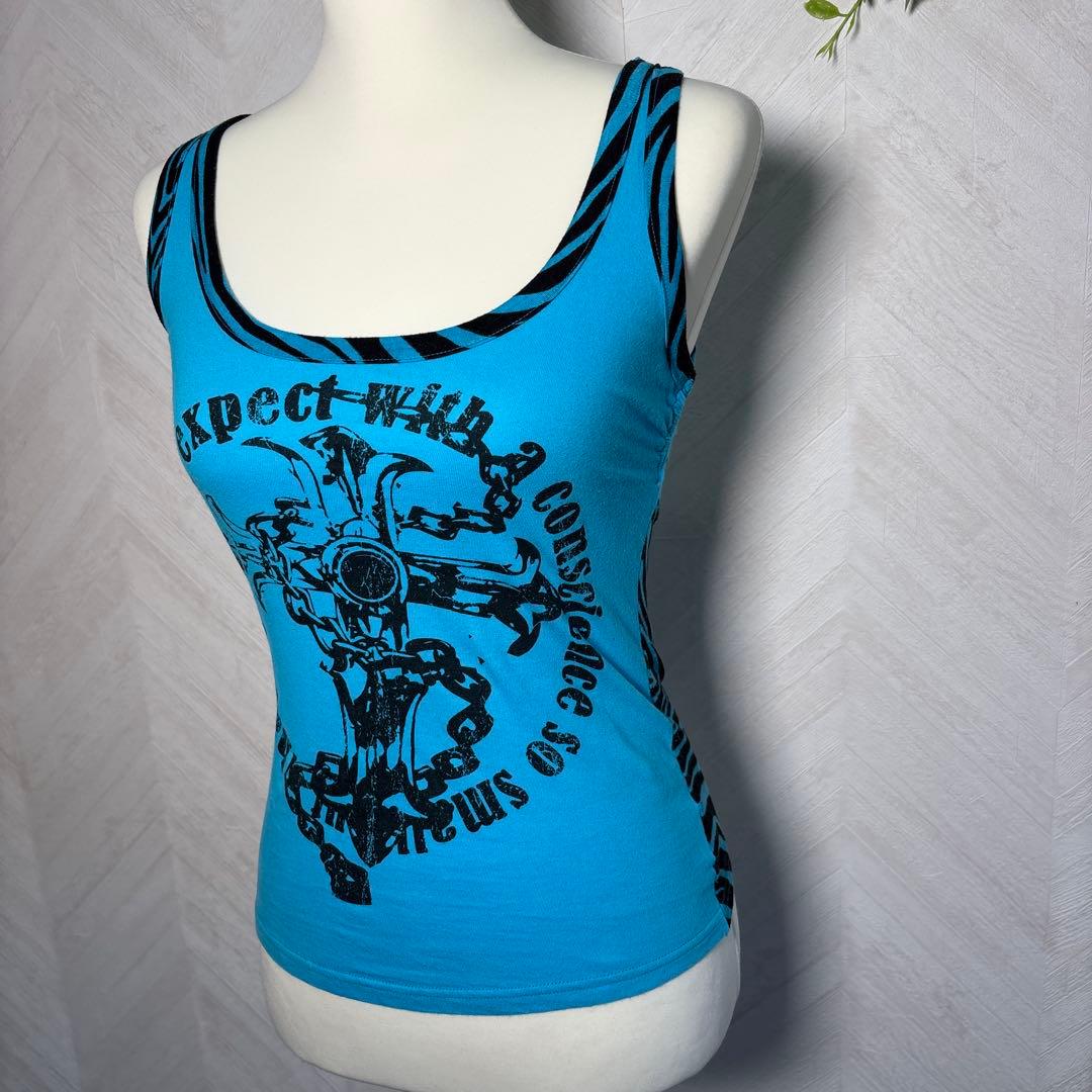 d.i.a. 平成ギャルy2k バックオープンゼブラ柄十字架英字タンクトップ