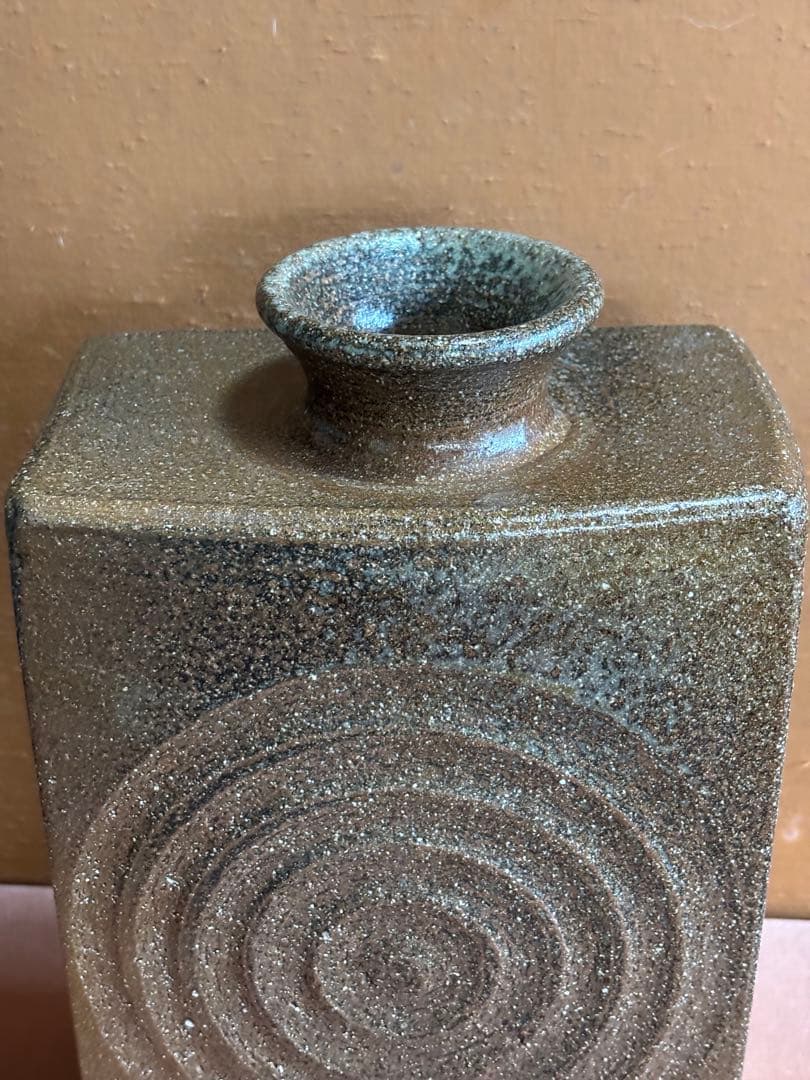 やまちゃん河井寛次郎作鉄釉彫日輪文尺篇壺　森に輝く初日　一品物