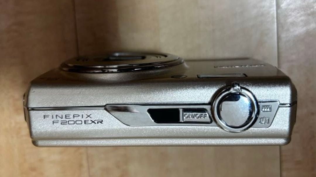 富士フィルムFINEPIX F200 EXR