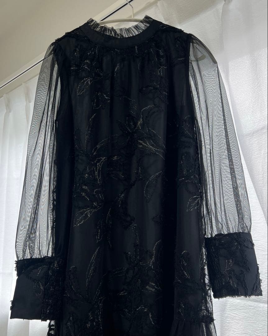 nianaフェザーフラワーチュールドレス