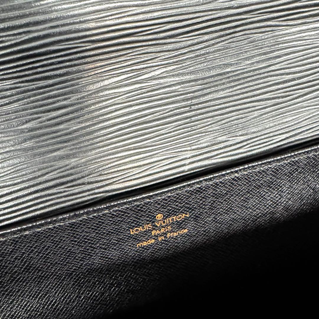 ルイヴィトン　LOUIS VUITTON ビジネスバッグ　エピ　コンセイエ