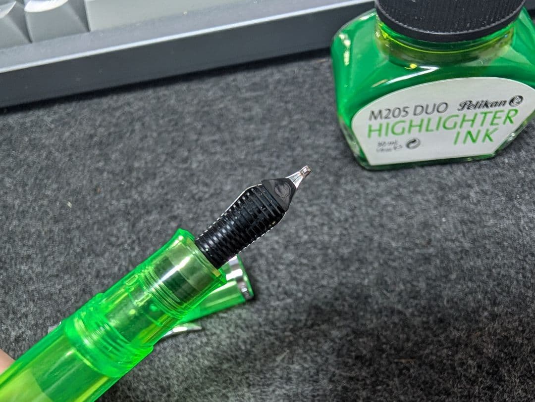 ペリカン万年筆 特別生産品 M205 DUO 蛍光グリーン