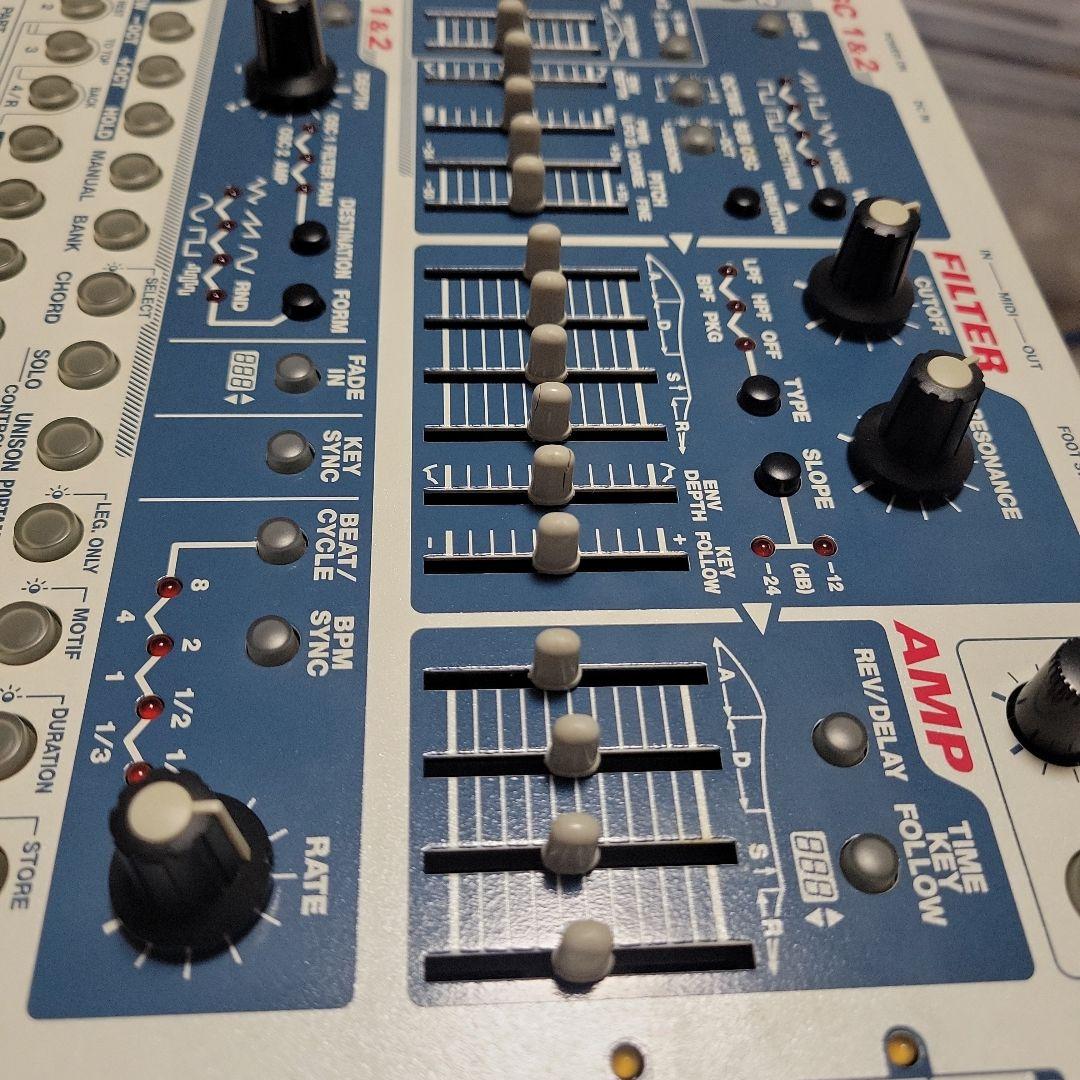 Roland SH-32 シンセサイザー