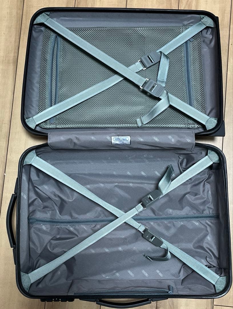 リモワ（TSAロック付） 2輪スーツケースサルサ 851.52ブラック 35L