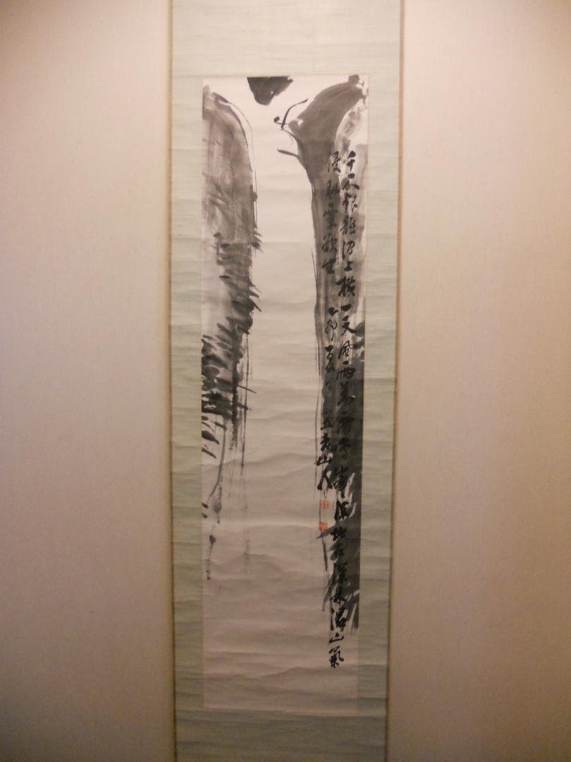 掛け軸 服部五老 『 瀧 』 画賛 紙本 希少 軸装 茶道具 掛軸 美品 です。