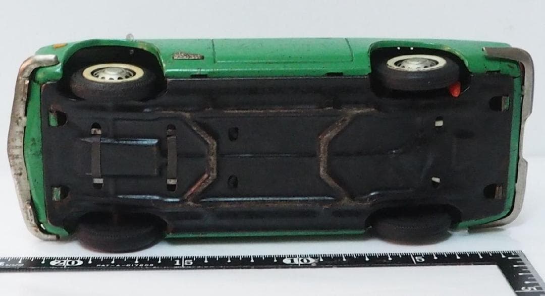 イチコー【初代 日産シルビア黄緑 フリクション無 改造有】ブリキ製ミニカー 箱無