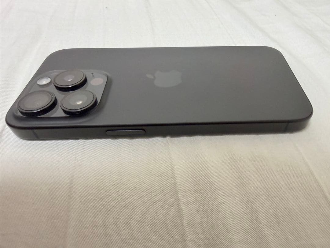 Apple iPhone 15 Pro 128gb ブラックチタニウム 本体