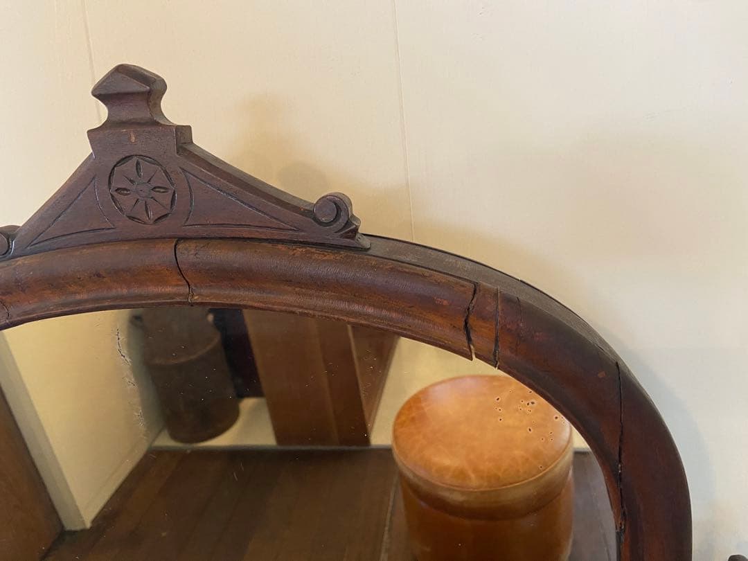 ヨーロッパアンティークドレッサー　ヴィンテージ