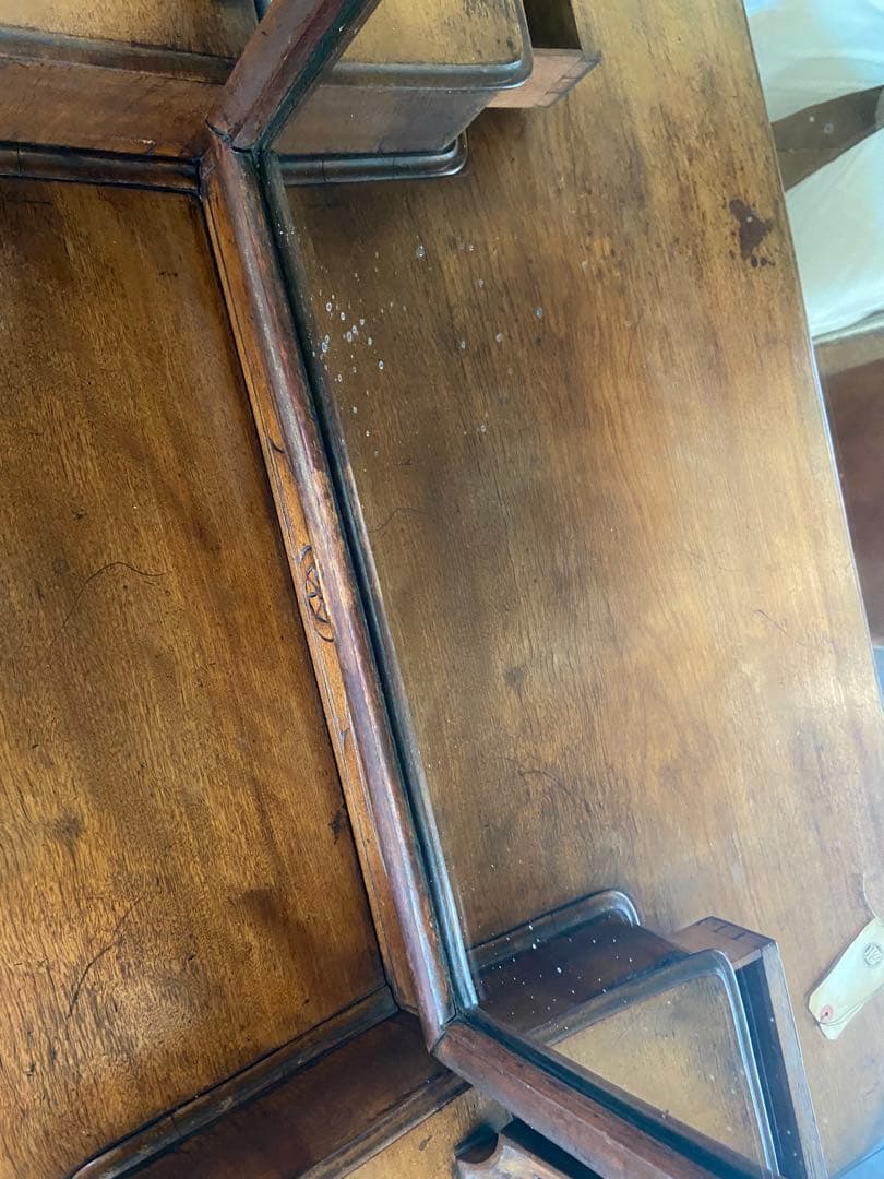 ヨーロッパアンティークドレッサー　ヴィンテージ