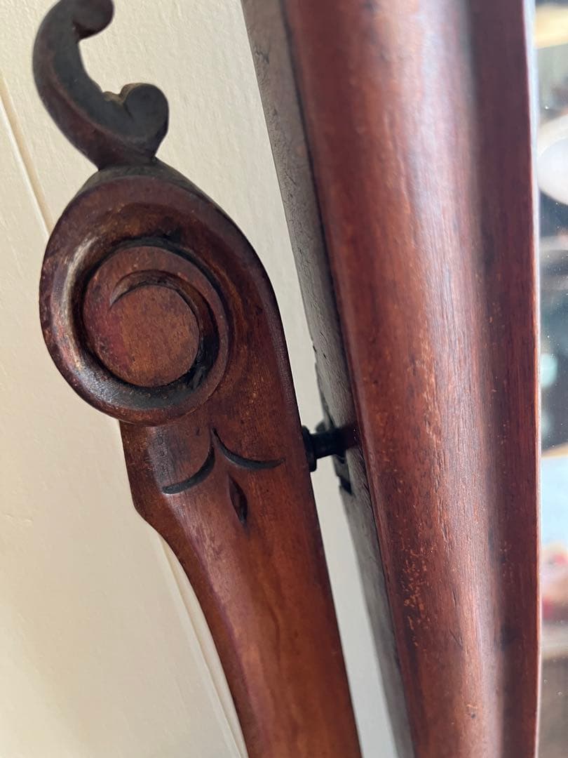 ヨーロッパアンティークドレッサー　ヴィンテージ