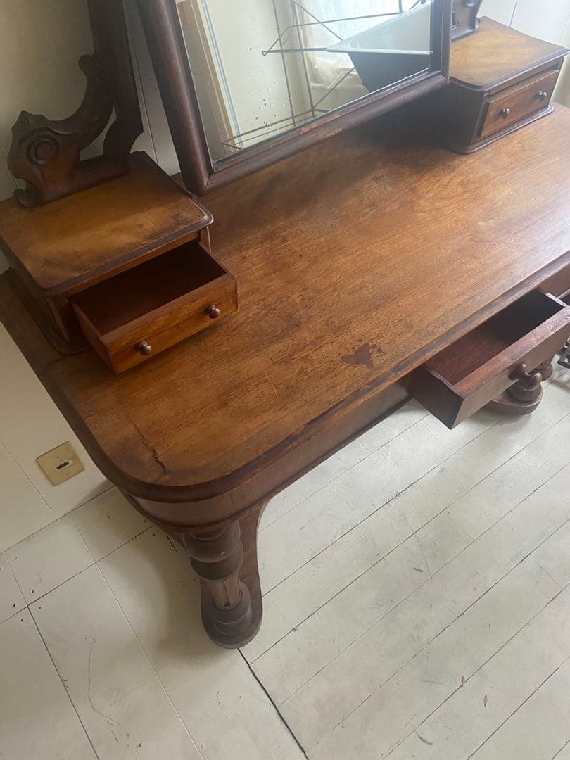 ヨーロッパアンティークドレッサー　ヴィンテージ