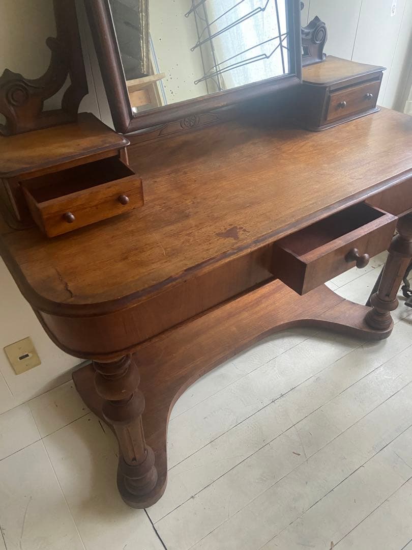 ヨーロッパアンティークドレッサー　ヴィンテージ