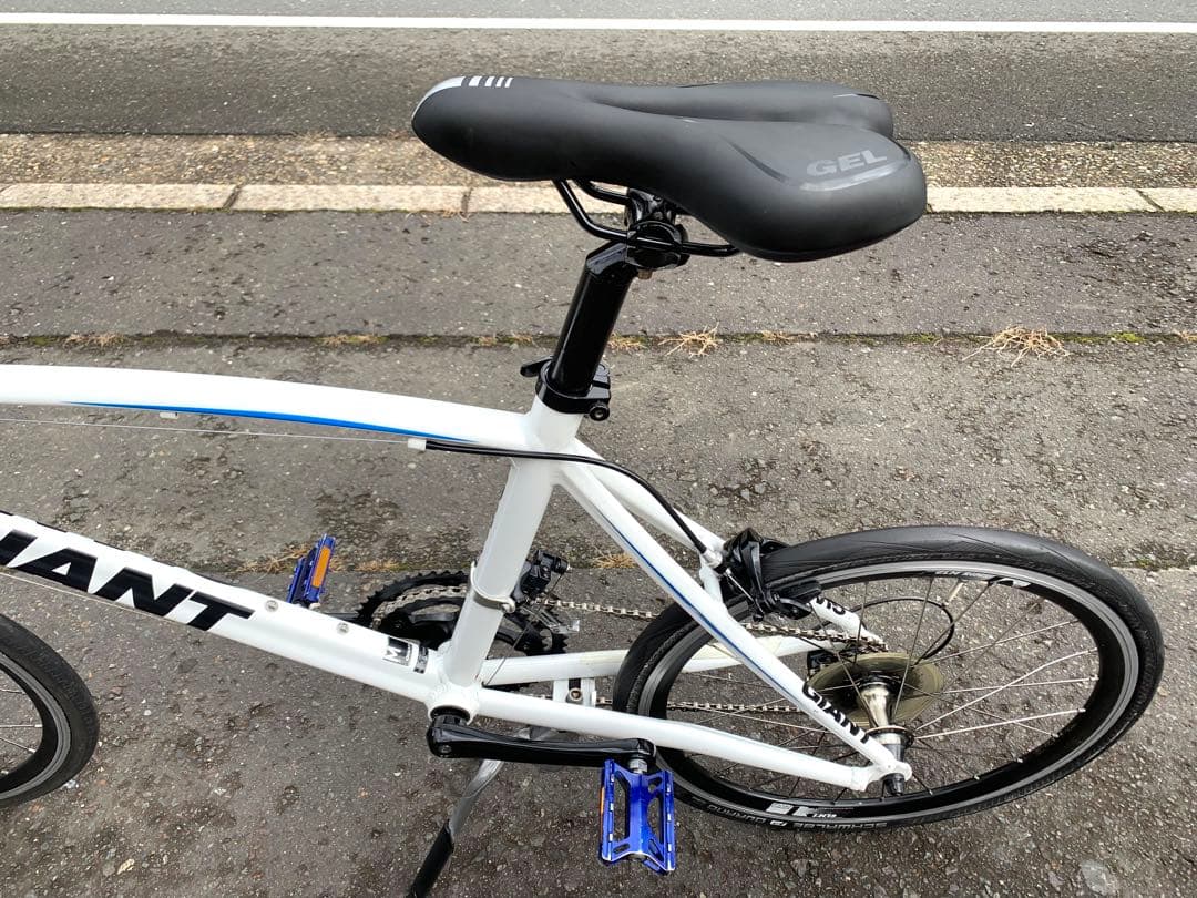 【即乘】送料無料GIANT ミニベロ小径車 IDIOMクロスバイク18速 20