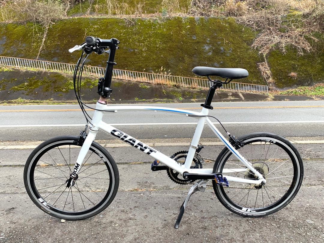 【即乘】送料無料GIANT ミニベロ小径車 IDIOMクロスバイク18速 20